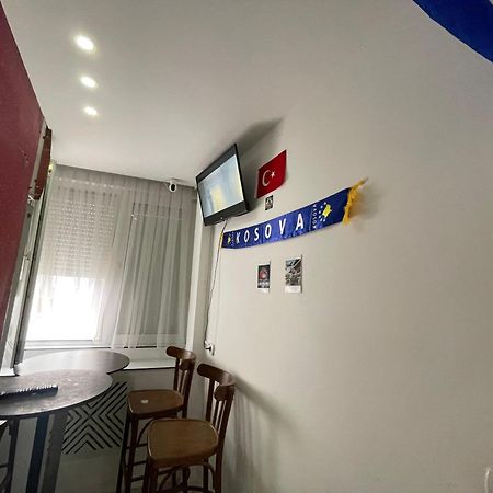 Shesh Hostel Pristina Eksteriør billede