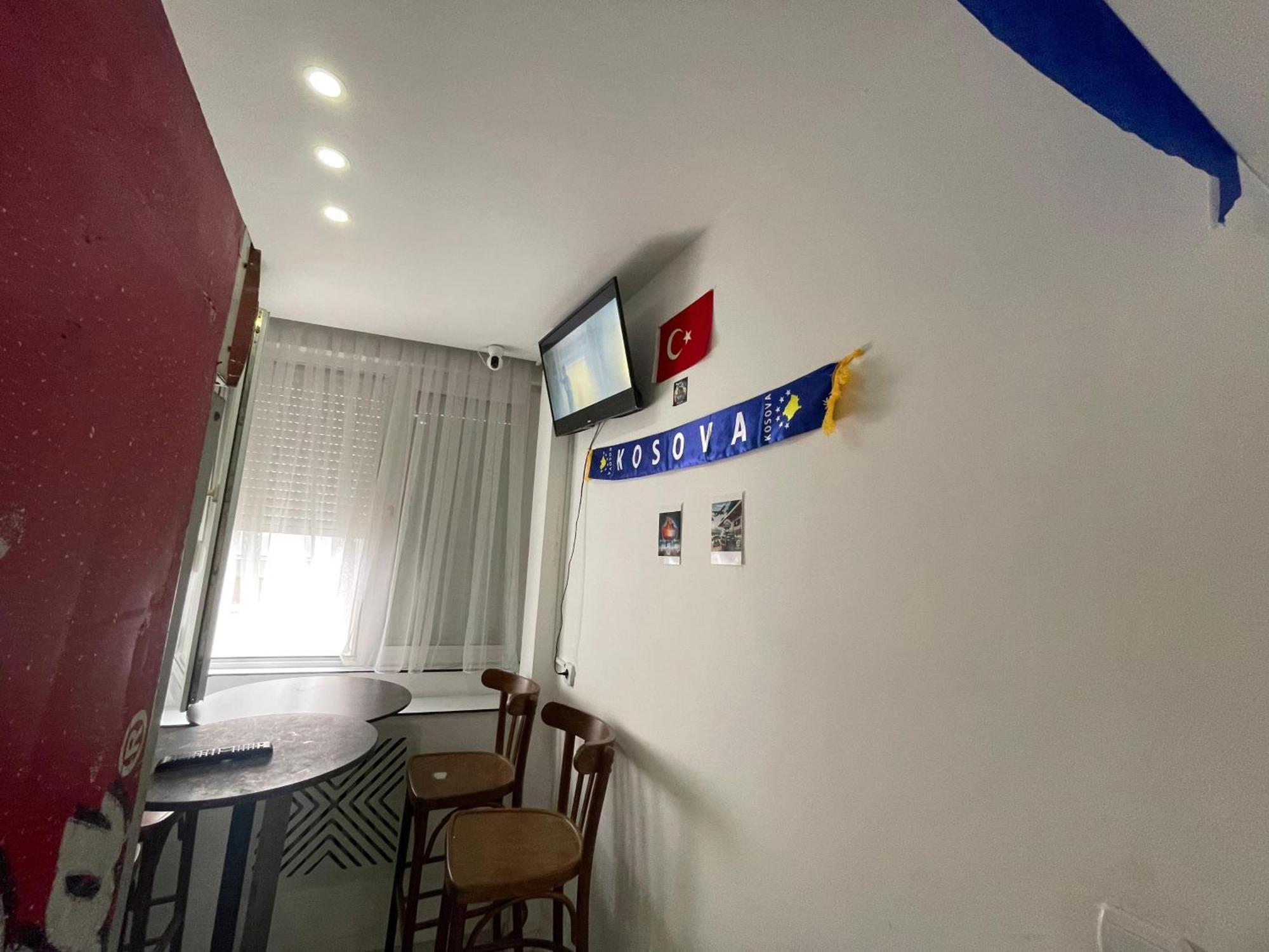 Shesh Hostel Pristina Eksteriør billede