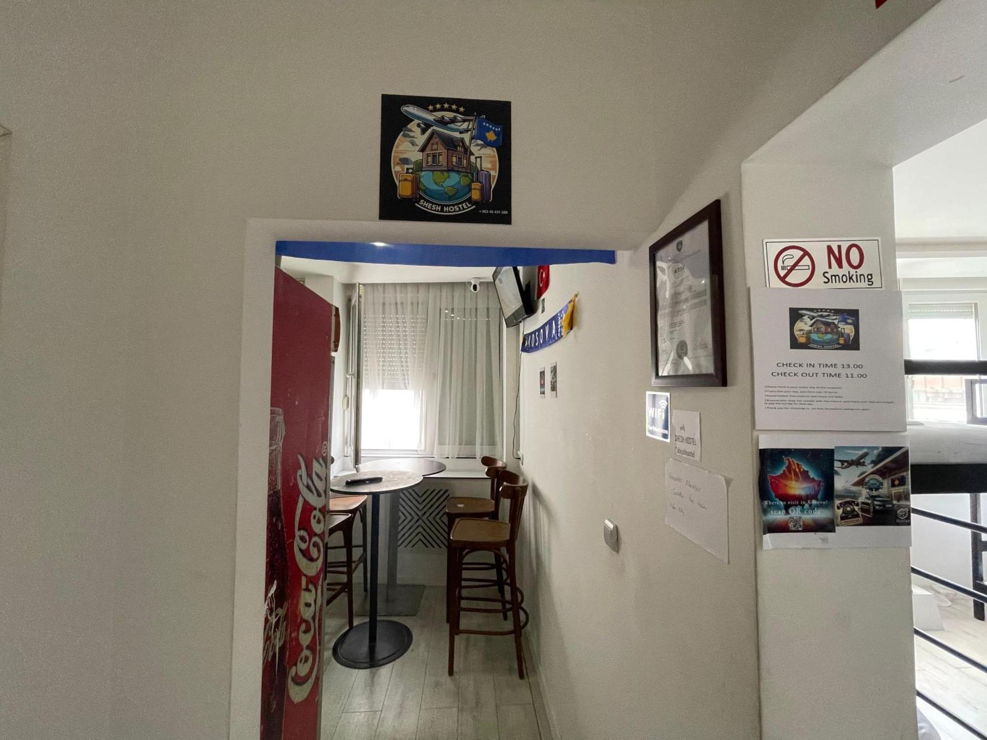 Shesh Hostel Pristina Eksteriør billede