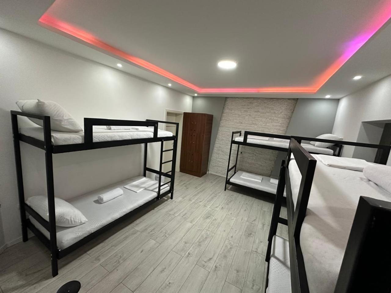 Shesh Hostel Pristina Eksteriør billede