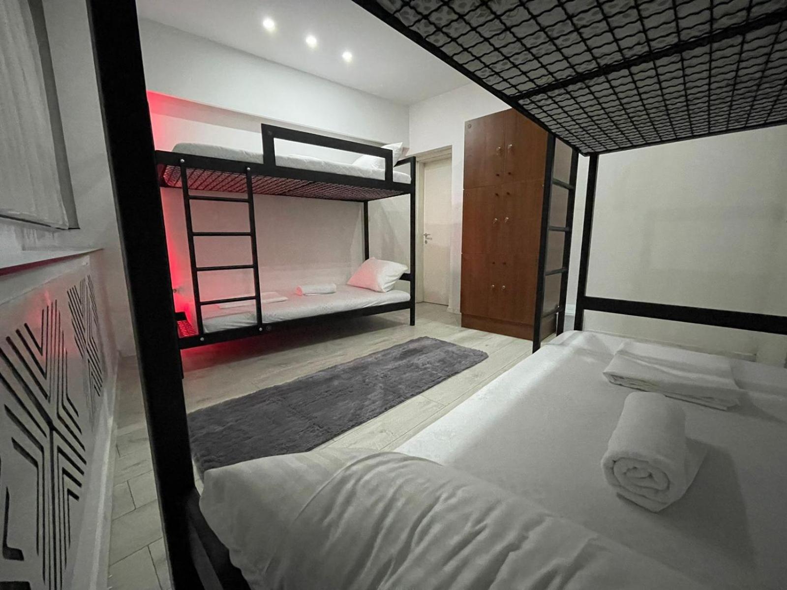 Shesh Hostel Pristina Eksteriør billede