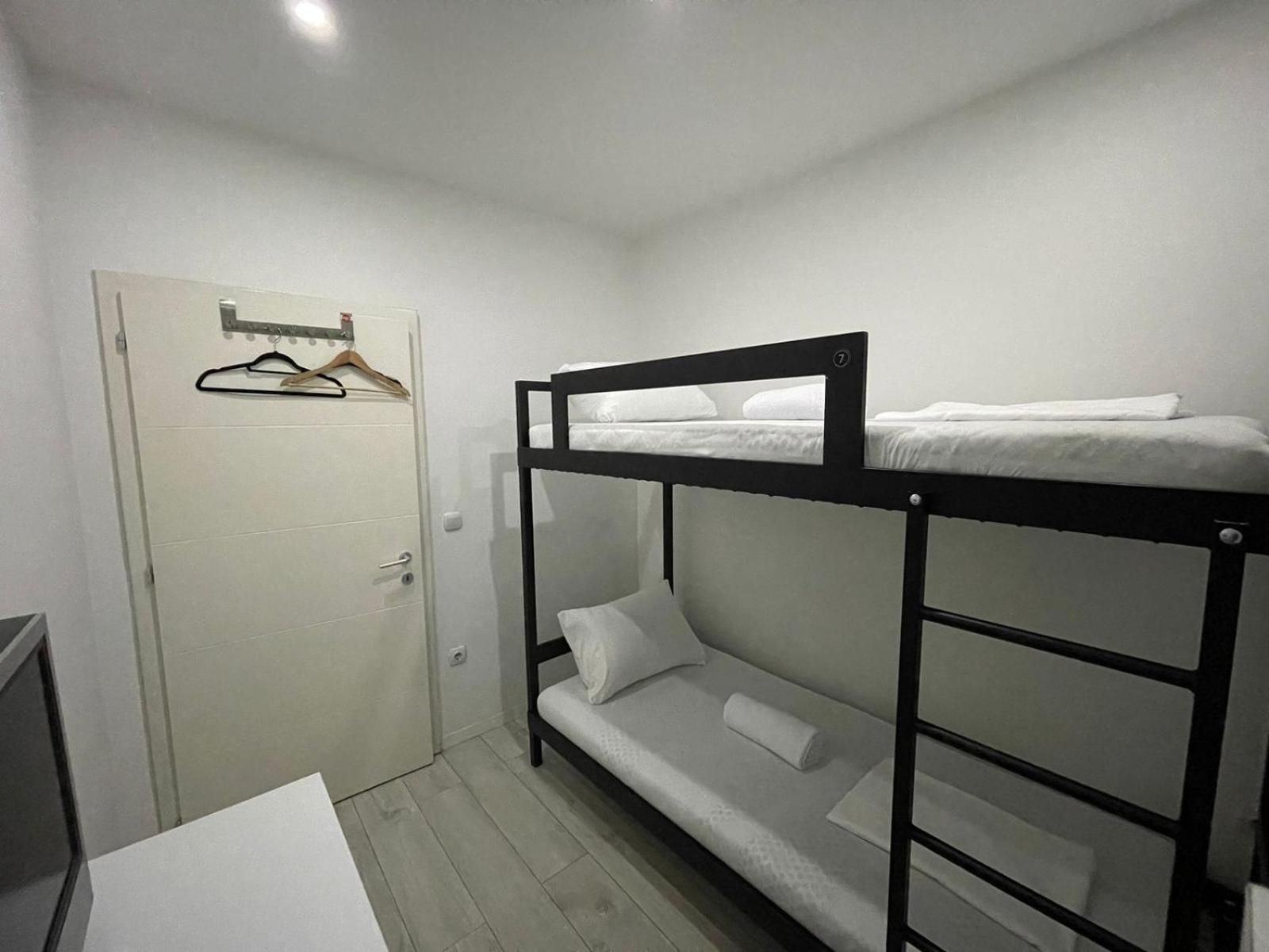 Shesh Hostel Pristina Eksteriør billede