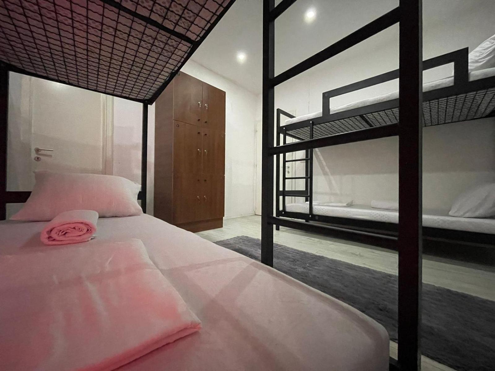 Shesh Hostel Pristina Eksteriør billede