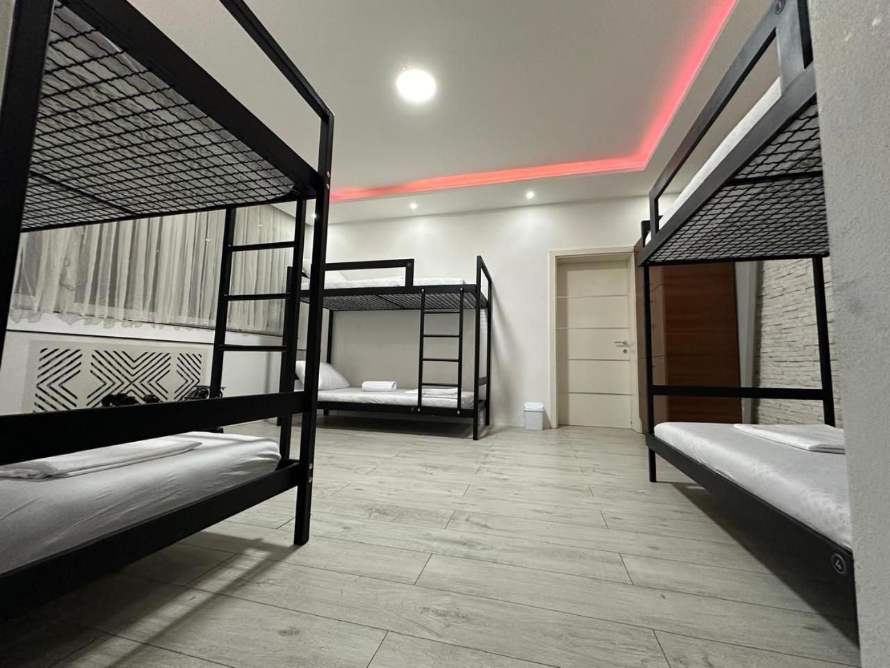 Shesh Hostel Pristina Eksteriør billede