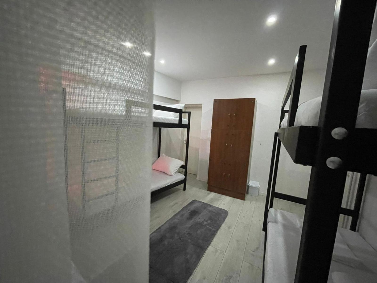 Shesh Hostel Pristina Eksteriør billede